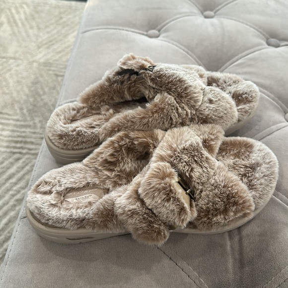 Slippers - Picture 3 of 3